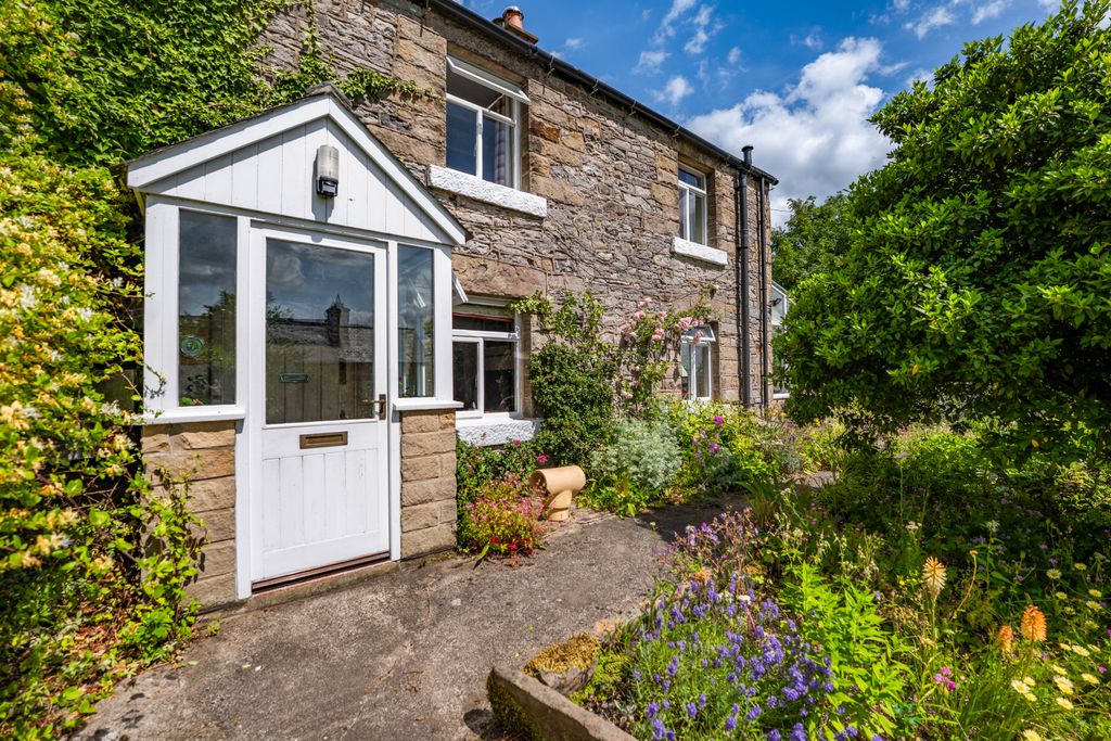 Property photo 1 of 35