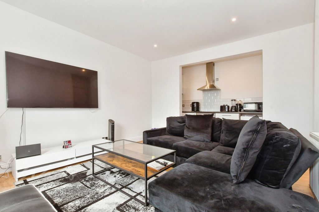 Property photo 2 of 10 Ethelbert Lounge Use