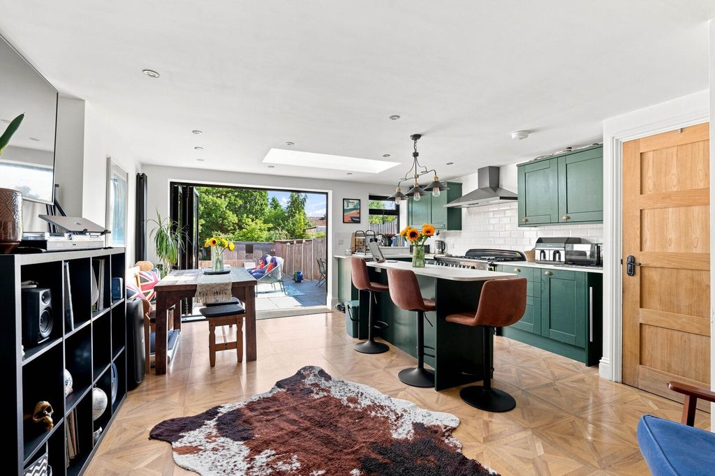 Property photo 2 of 31 Kitchen