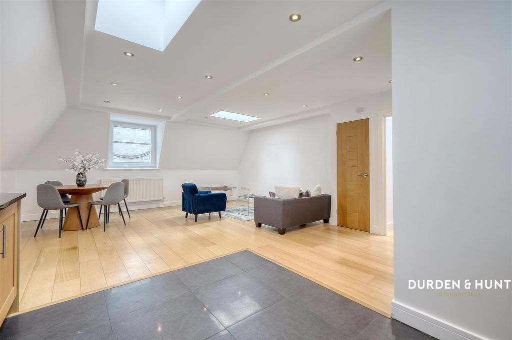 Property photo 3 of 14 Clemence Street