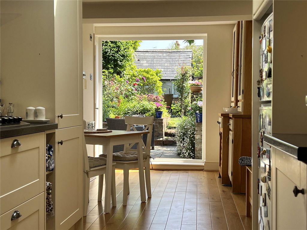 Property photo 1 of 21 Kitchen/Breakfast