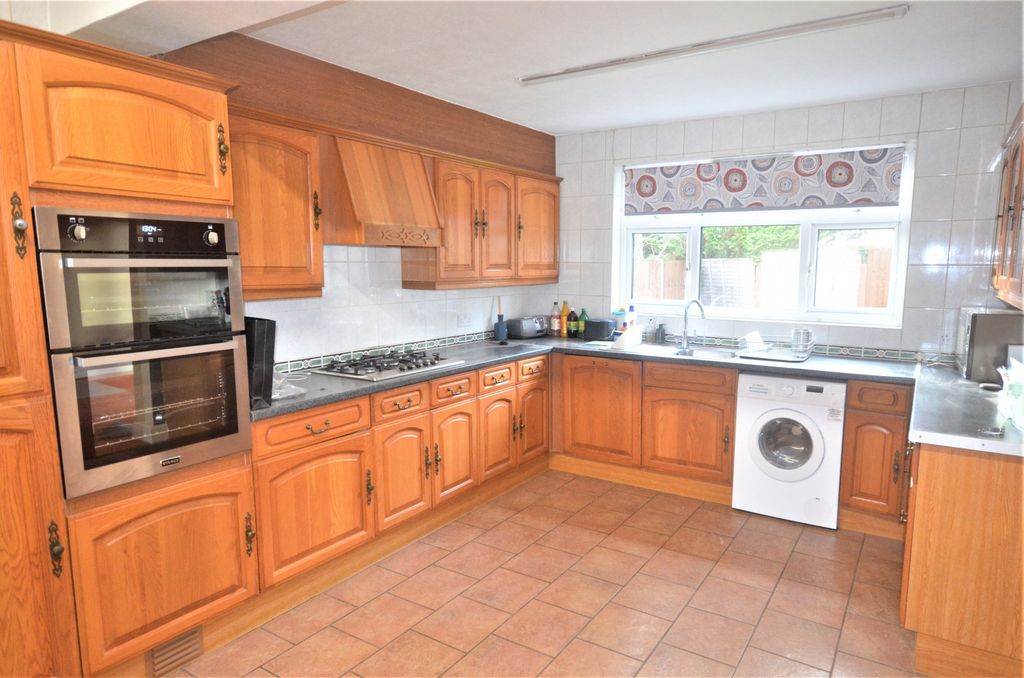 Property photo 1 of 16 Four Bedroom House