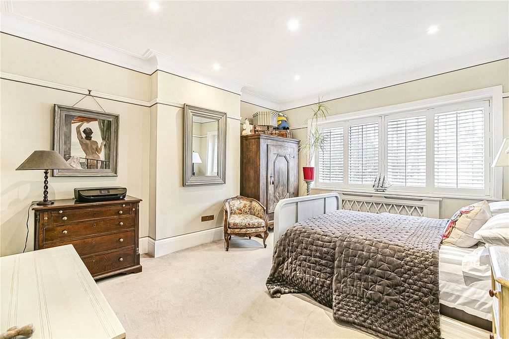 Additional image 16 of 6 bed detached house for salePark Avenue, Enfield EN1