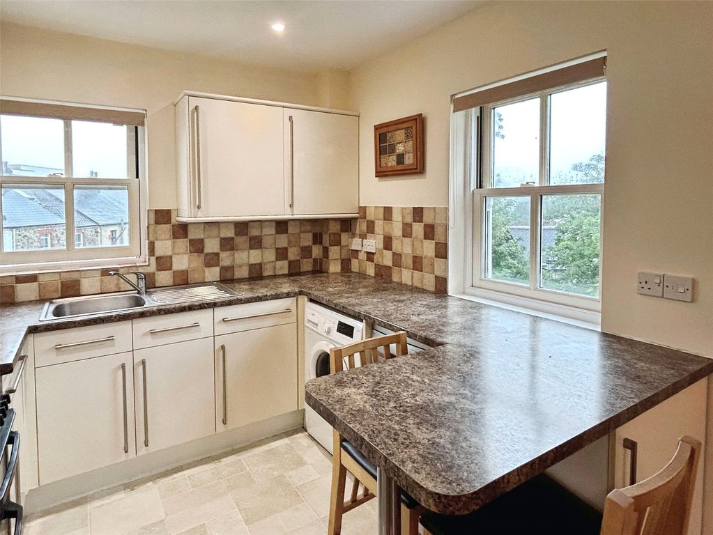 2 bed flat for saleExeter Road, Ivybridge, Devon PL21 photo 5