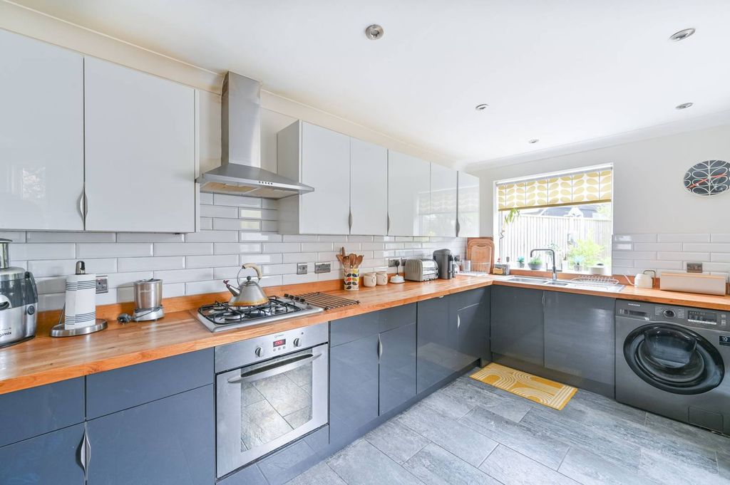 Property photo 3 of 35