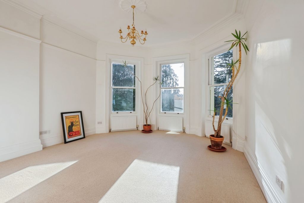 Property photo 2 of 18 Pbox-Img.Jpg