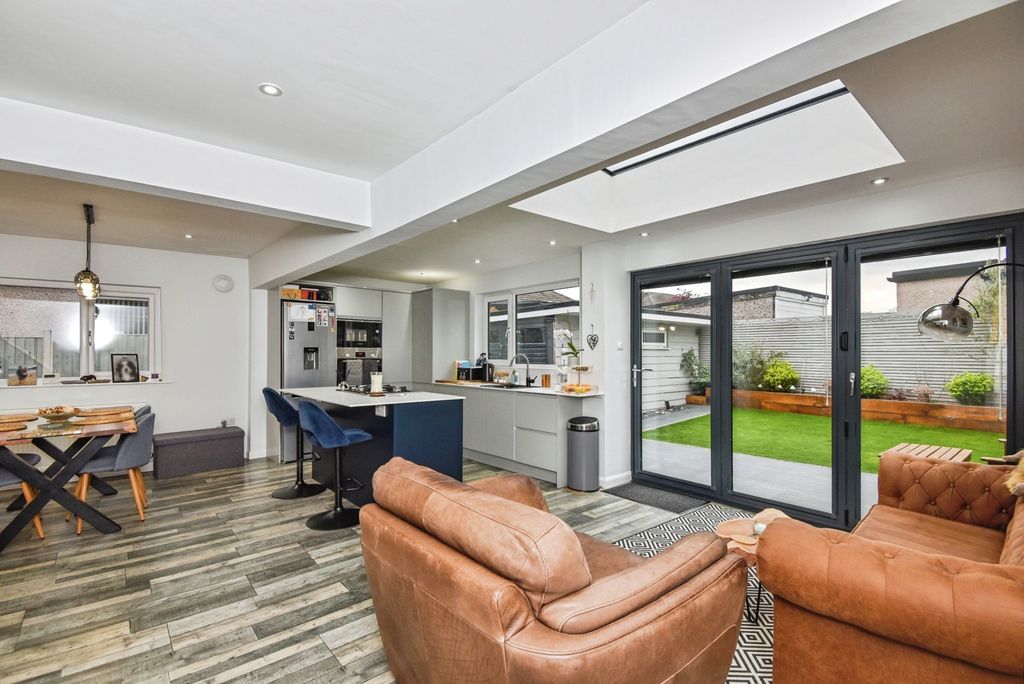 Property photo 2 of 19 Pbox-Img.Jpg
