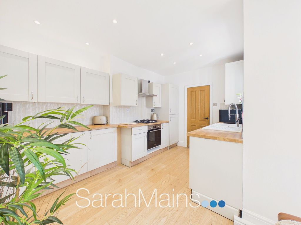Property photo 3 of 16 Dining Kitchen