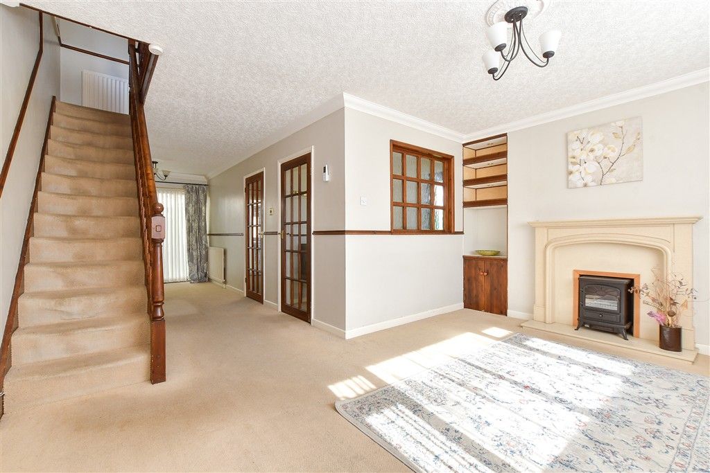 Property photo 3 of 11 Lounge