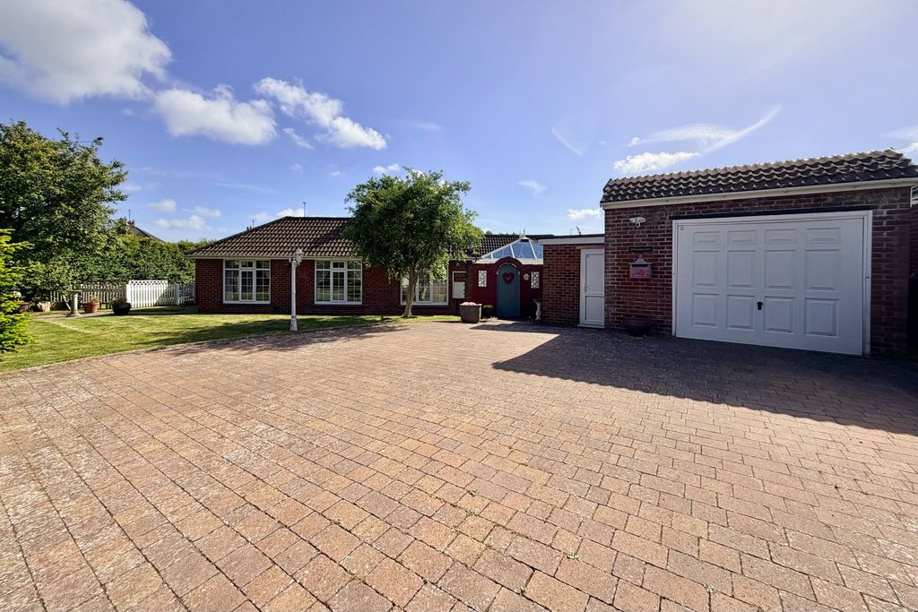 Property photo 1 of 43