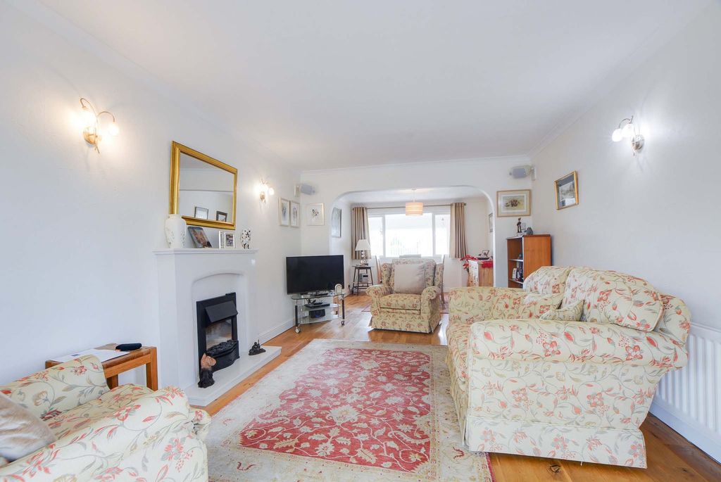 Property photo 2 of 25