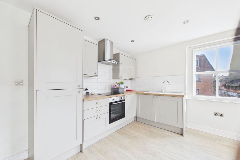 Property photo 2 of 7 Kitchen
