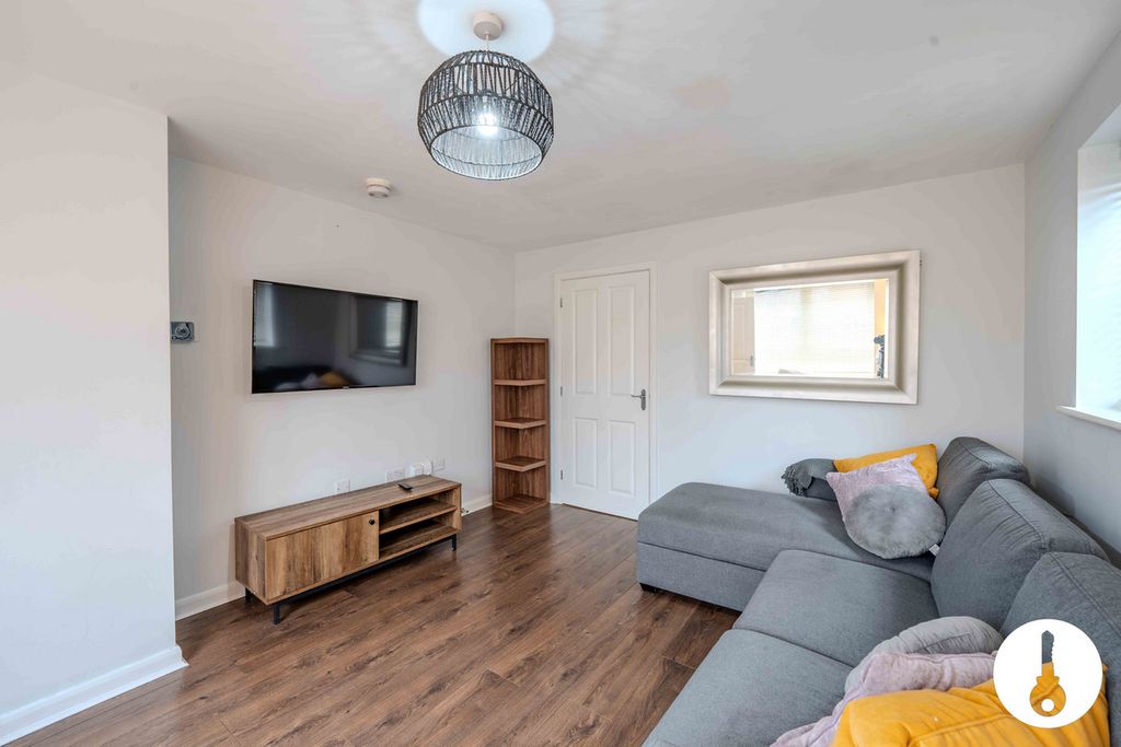 Property photo 3 of 32