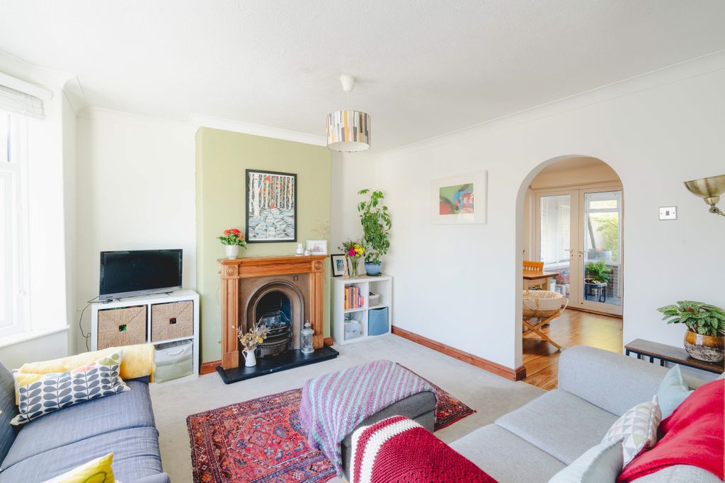 Property photo 2 of 22 9