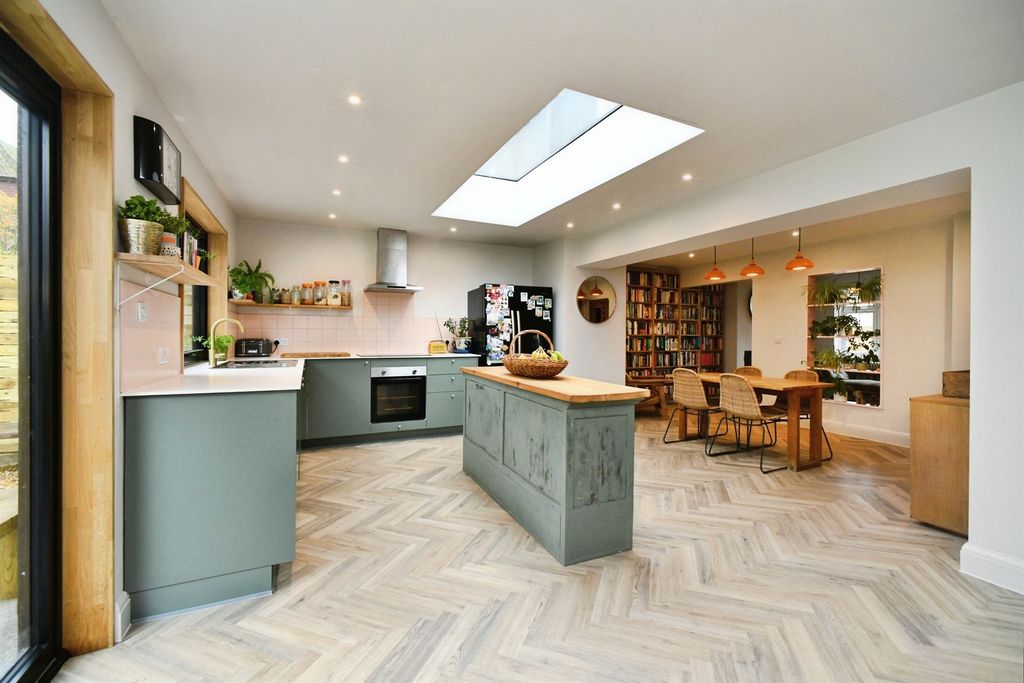 Property photo 2 of 23