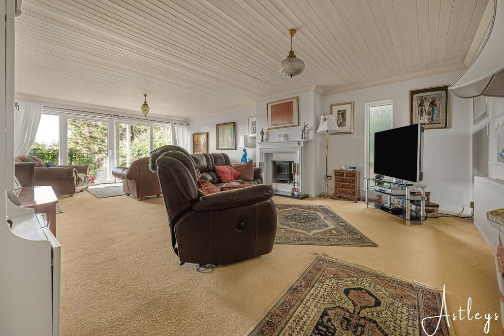 Property photo 3 of 43