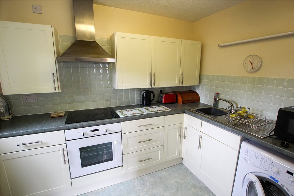 Property photo 2 of 13 Kitchen.