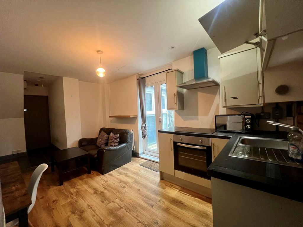 Property photo 2 of 10 Front