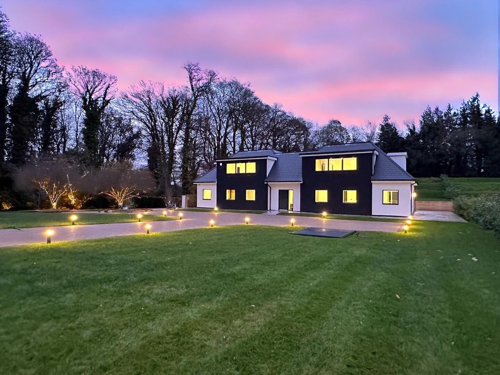 Property photo 1 of 12 Front (Exterior)