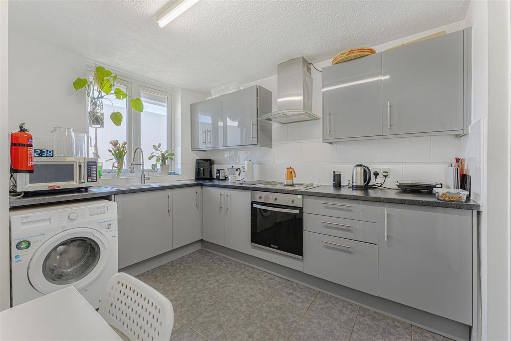 Property photo 1 of 22 Marden Square