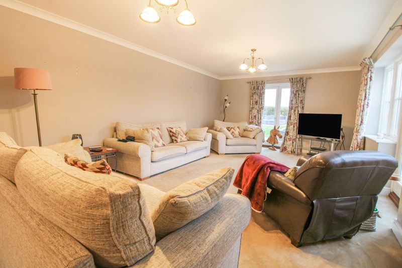 Property photo 2 of 26 Lounge