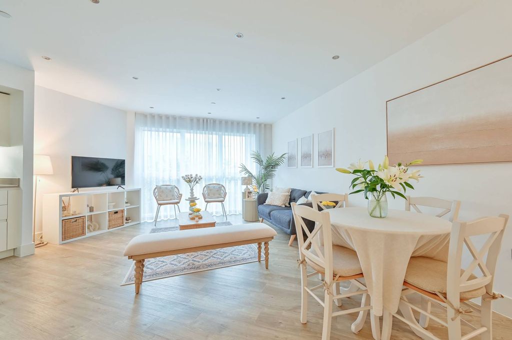 Property photo 2 of 20