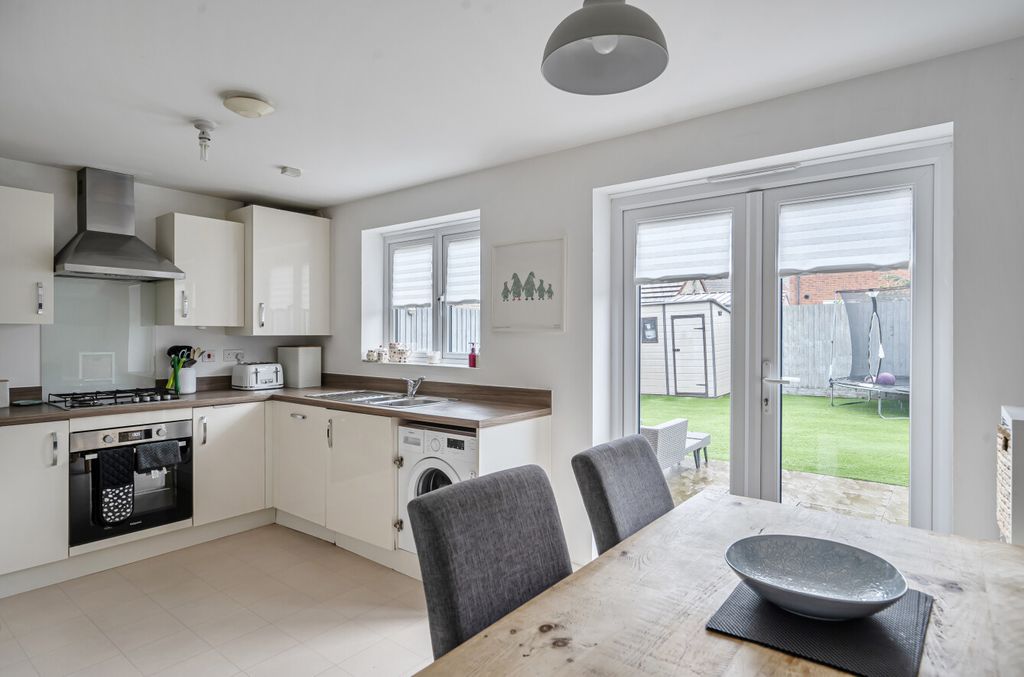 Property photo 3 of 22 1407864-7-6982056...