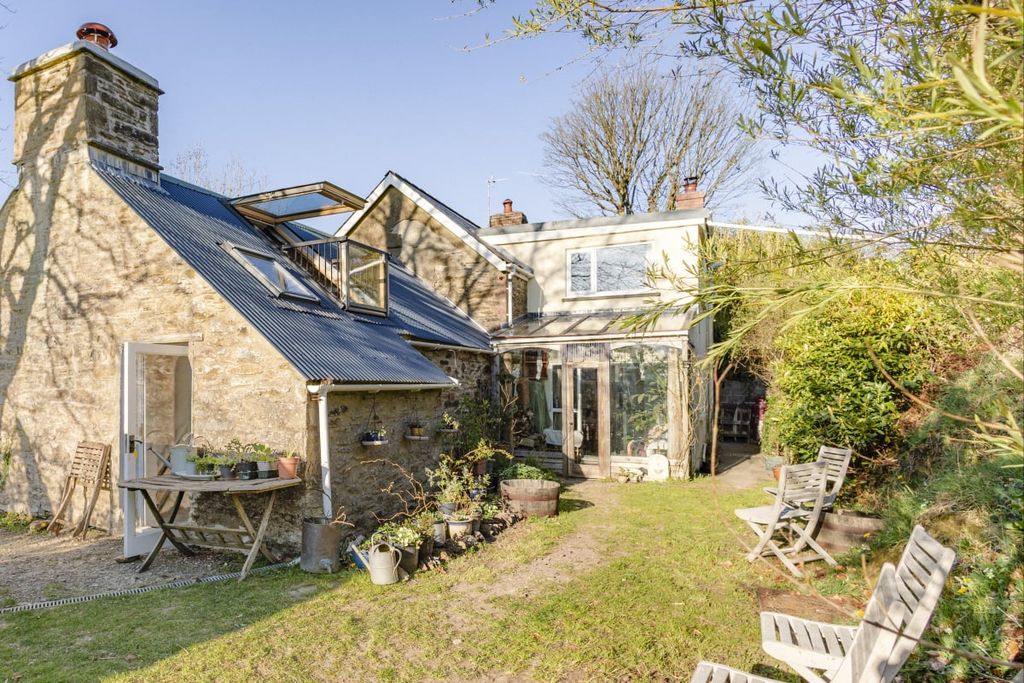 Property photo 2 of 43