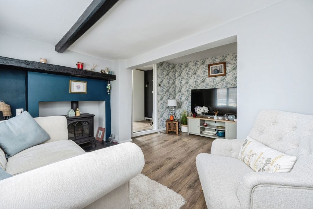 Property photo 2 of 15 Lounge