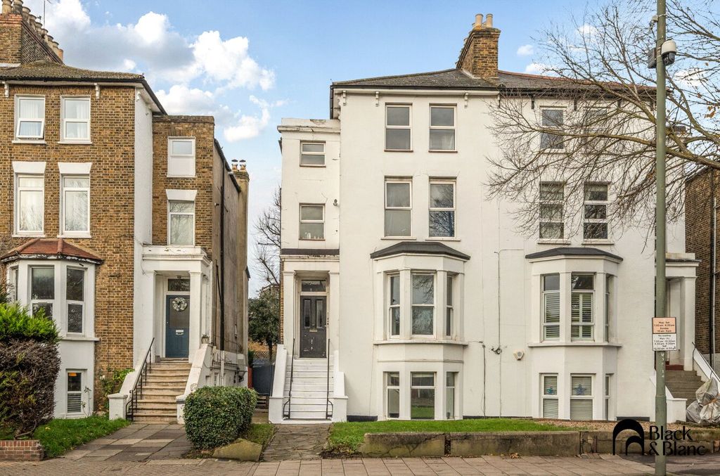 Property photo 1 of 12 External