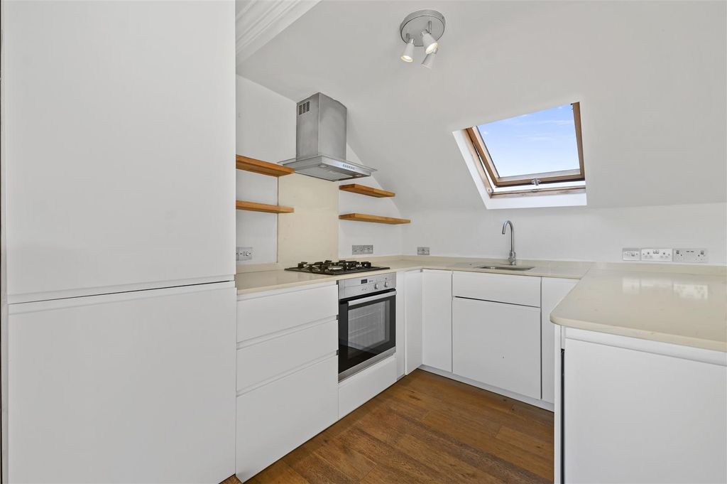 Property photo 3 of 9 Batoum Gardens