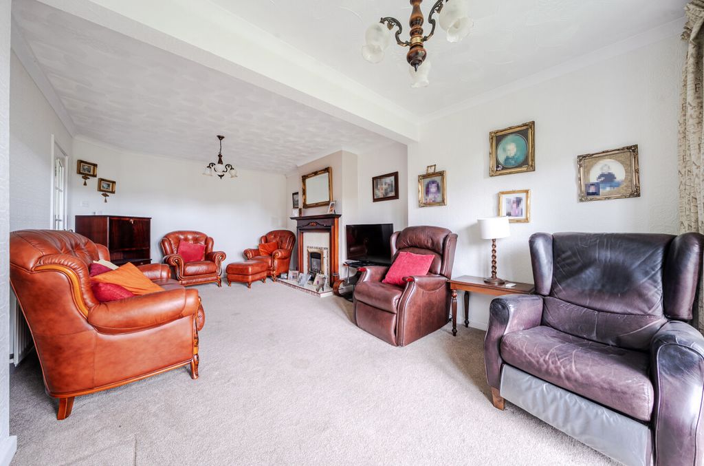 Property photo 3 of 13 1469919-11-6A1Ef4...