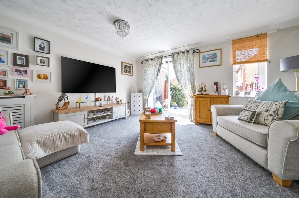 Property photo 3 of 14 1298792-25-684040...