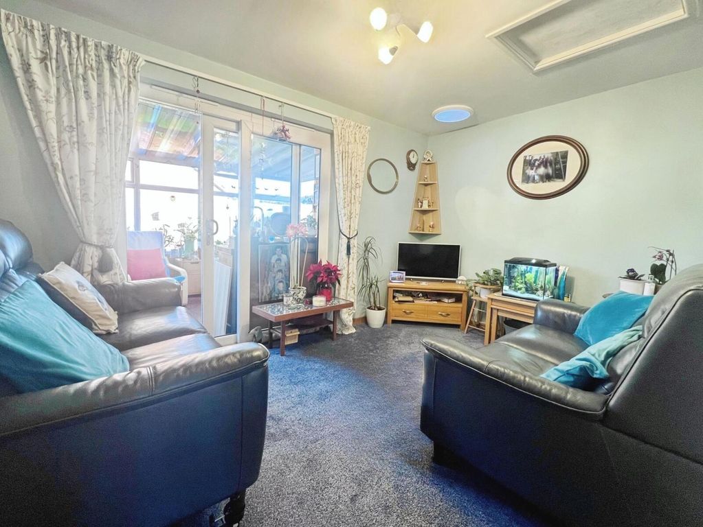 Property photo 3 of 11 Picture No. 15