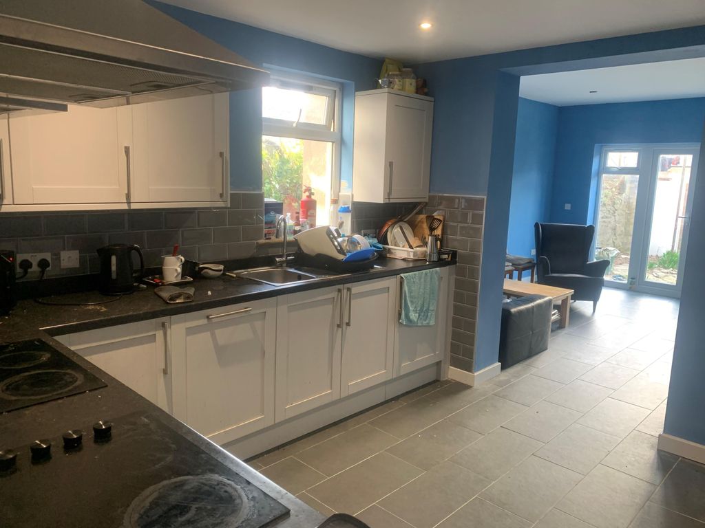 Property photo 3 of 8 Balcony