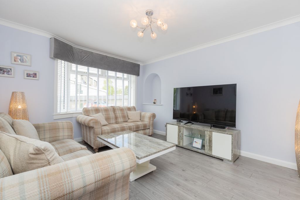 Property photo 2 of 21 69 Atholl Crescent Paisley L-8