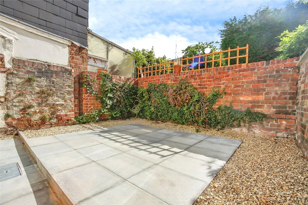 Property photo 2 of 12 Picture No. 20