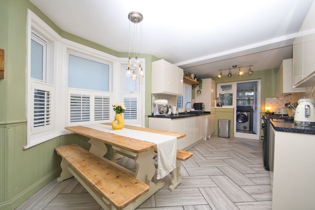 Property photo 3 of 12 Picture 3