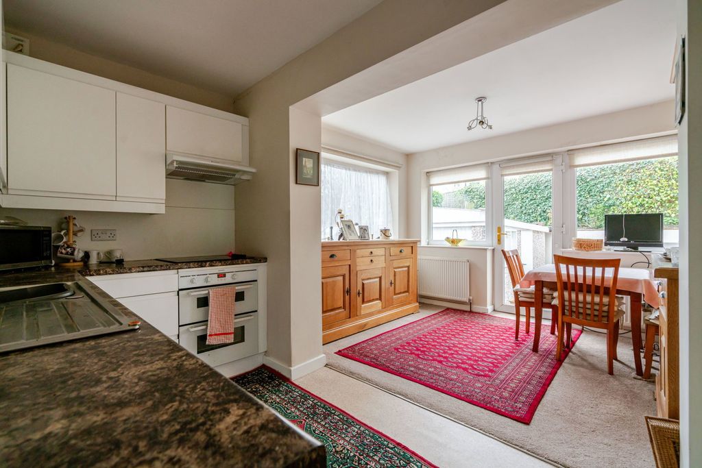 Property photo 2 of 20