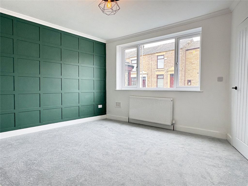 Property photo 3 of 15 Lounge