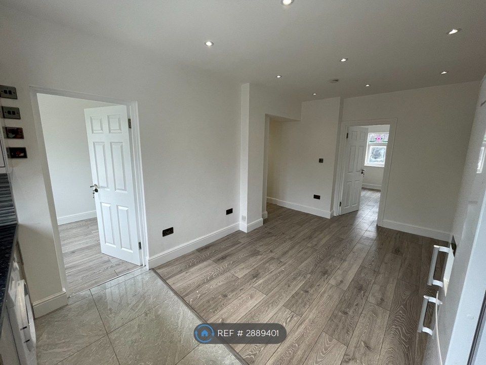Property photo 3 of 11 Beautiful Open Plan Living Room &amp; Kitchen