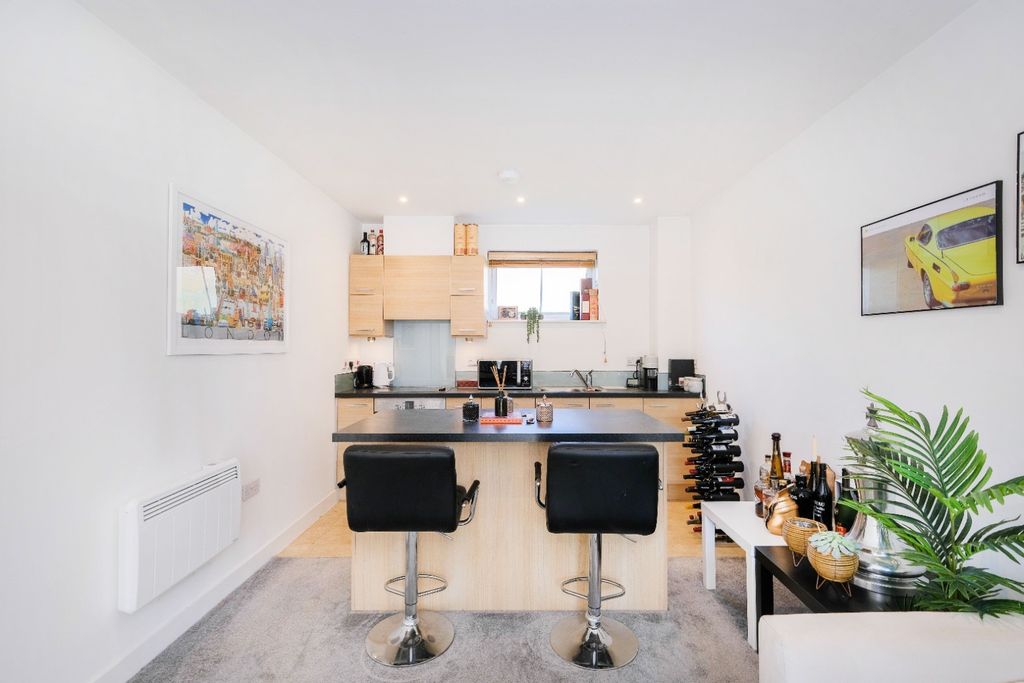 Property photo 2 of 14 5338673