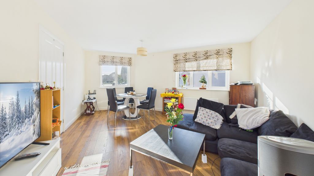 Property photo 3 of 16 Cam04968G0-Pr0073-Still011