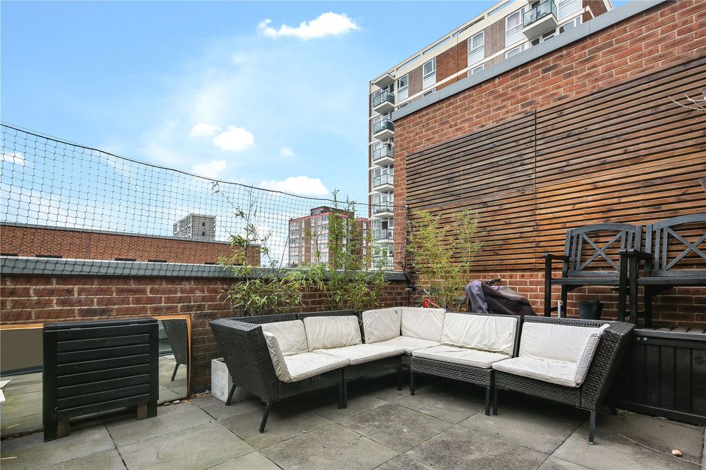 Property photo 2 of 15 Roof Terrace