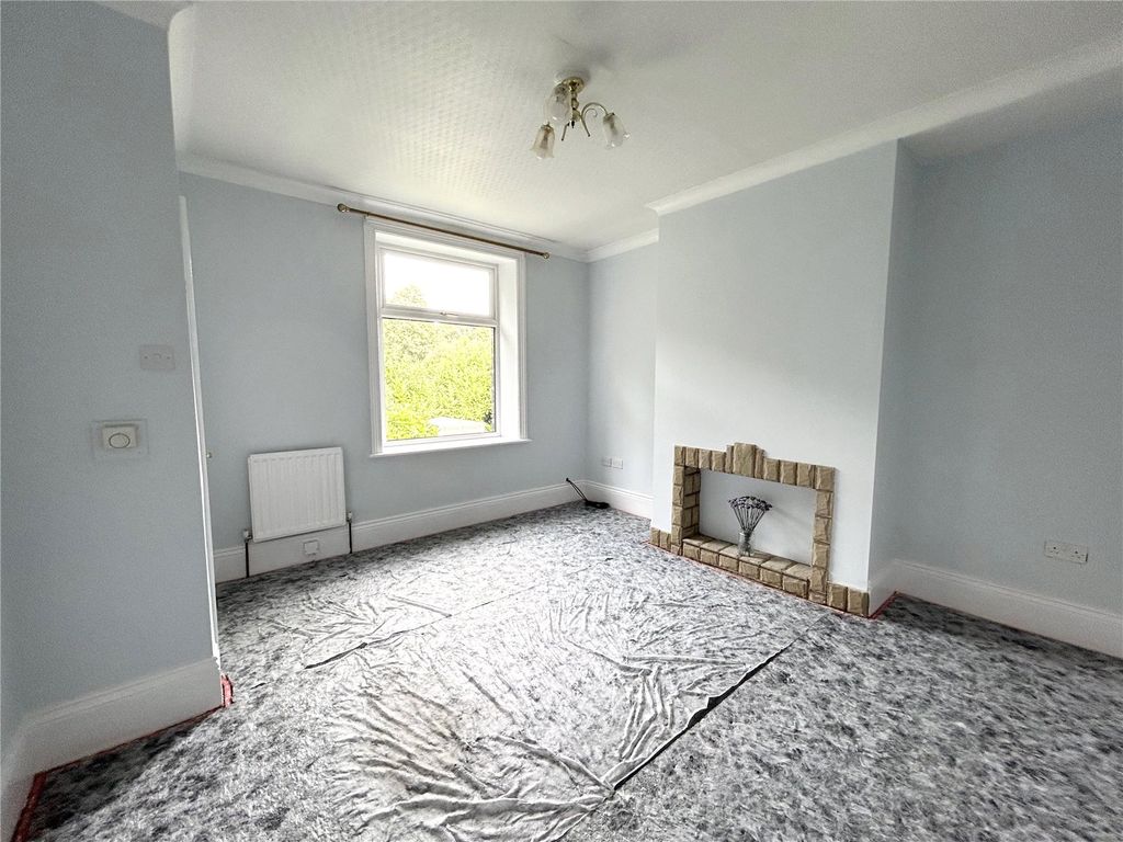 Property photo 3 of 17 Living Room