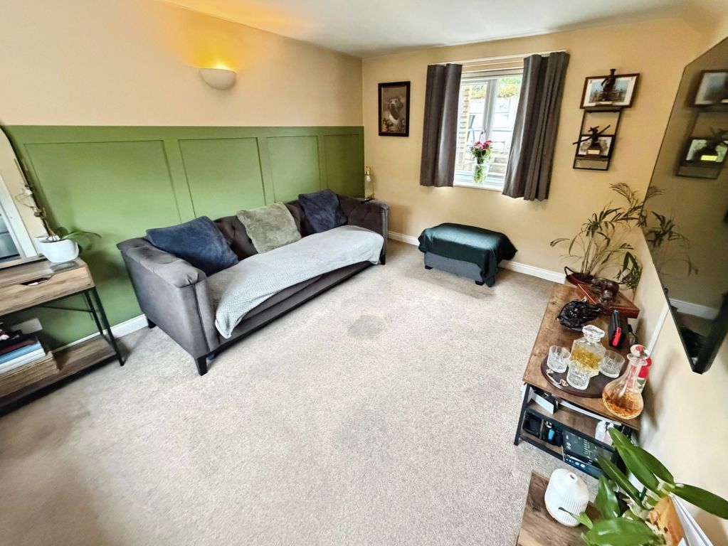 Property photo 2 of 9 Lounge