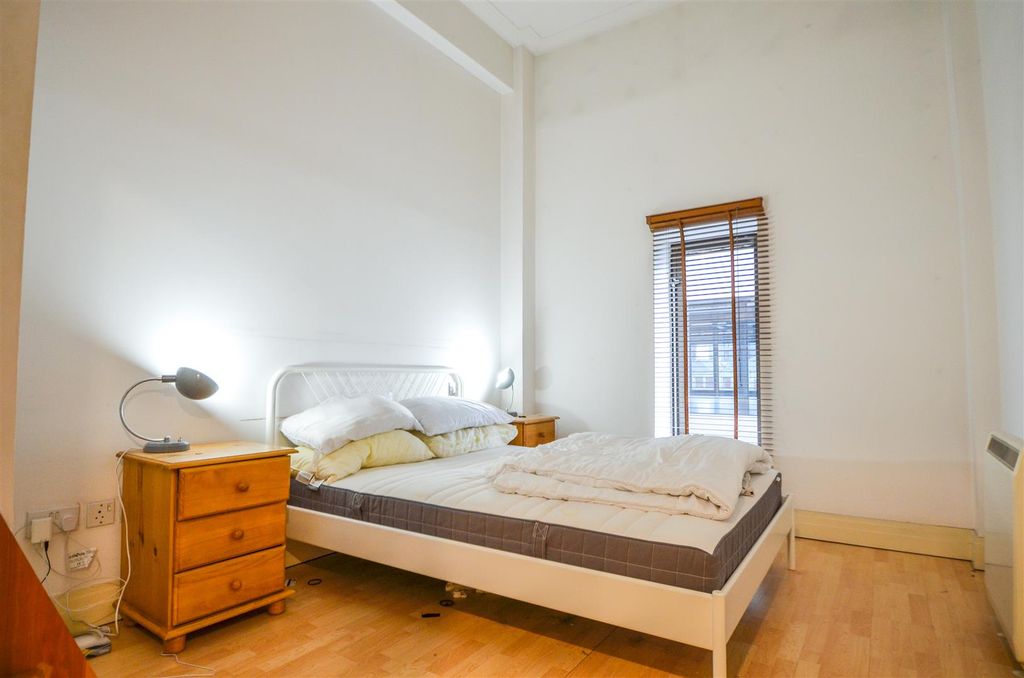 Property photo 2 of 9 1 Prescot Street