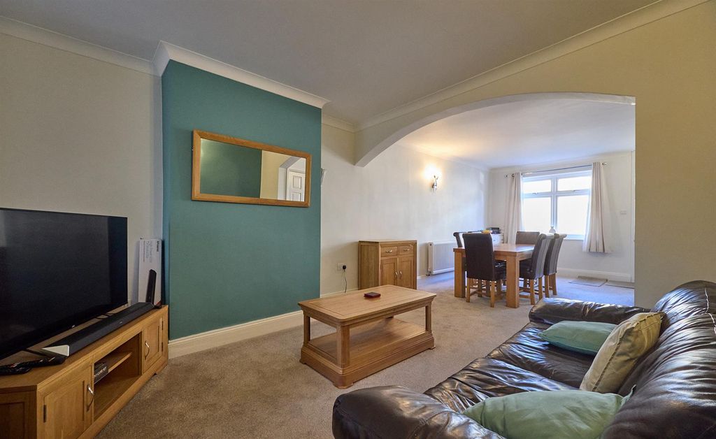 Property photo 2 of 10 Queens Rd Hk  8.Jpg