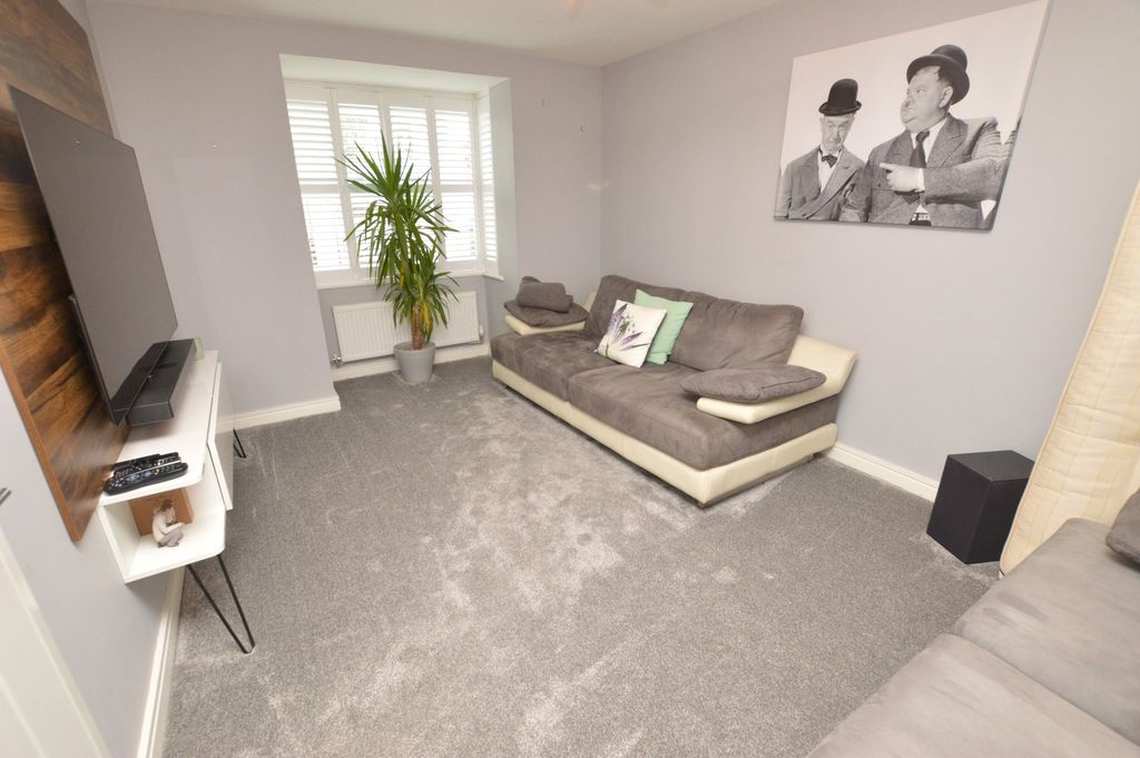 Property photo 3 of 15 Living Room