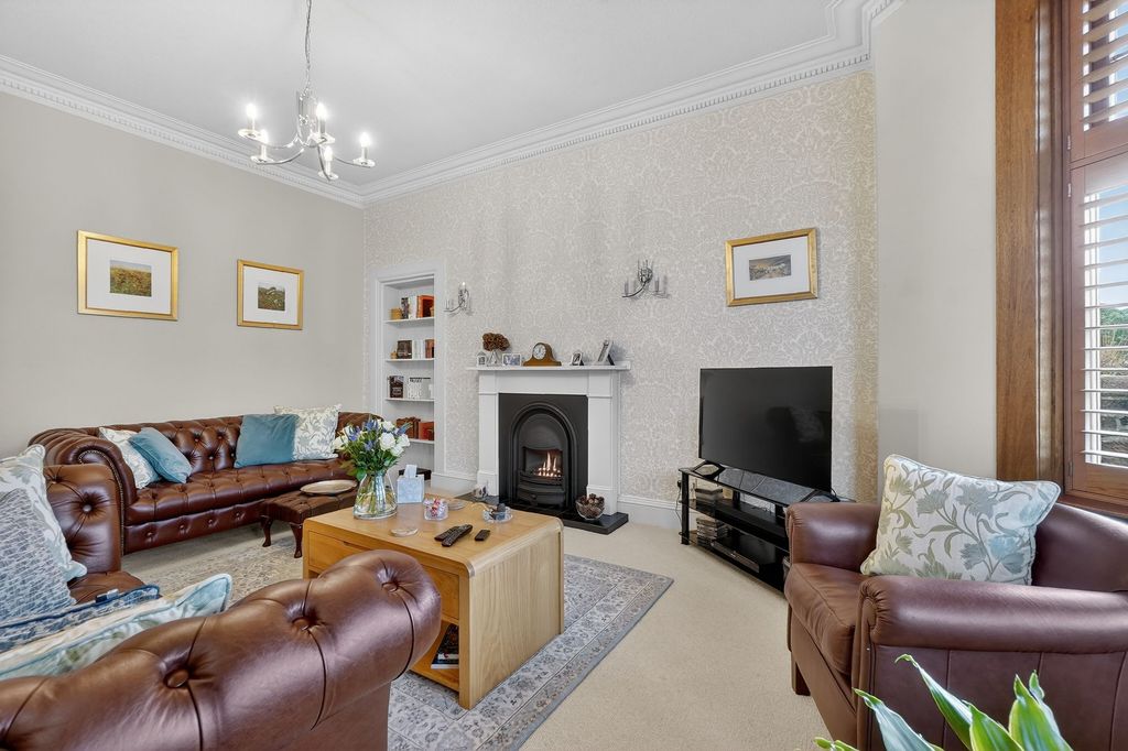 Property photo 3 of 34